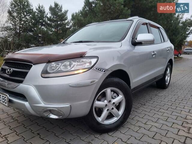 Серый Хендай Санта Фе, объемом двигателя 2.19 л и пробегом 252 тыс. км за 10300 $, фото 1 на Automoto.ua