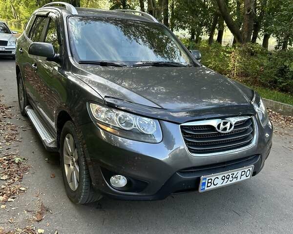 Серый Хендай Санта Фе, объемом двигателя 2.2 л и пробегом 227 тыс. км за 13600 $, фото 1 на Automoto.ua