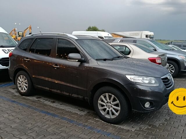 Серый Хендай Санта Фе, объемом двигателя 0 л и пробегом 406 тыс. км за 9057 $, фото 1 на Automoto.ua