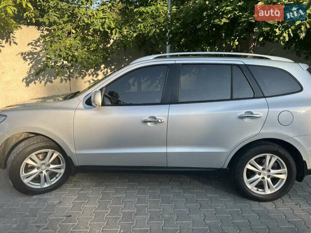 Серый Хендай Санта Фе, объемом двигателя 2.2 л и пробегом 265 тыс. км за 12500 $, фото 1 на Automoto.ua