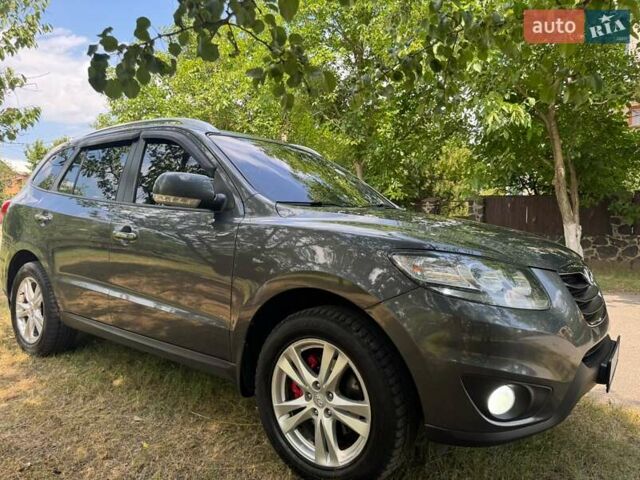 Серый Хендай Санта Фе, объемом двигателя 2.4 л и пробегом 226 тыс. км за 11700 $, фото 1 на Automoto.ua