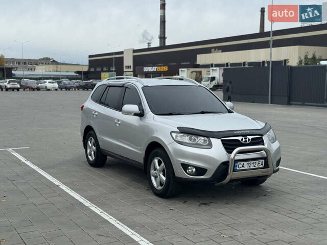 Серый Хендай Санта Фе, объемом двигателя 2.2 л и пробегом 266 тыс. км за 11700 $, фото 1 на Automoto.ua