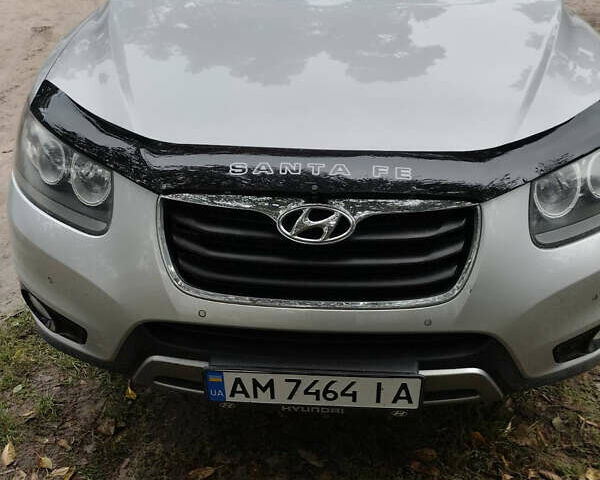 Серый Хендай Санта Фе, объемом двигателя 2 л и пробегом 271 тыс. км за 10950 $, фото 1 на Automoto.ua