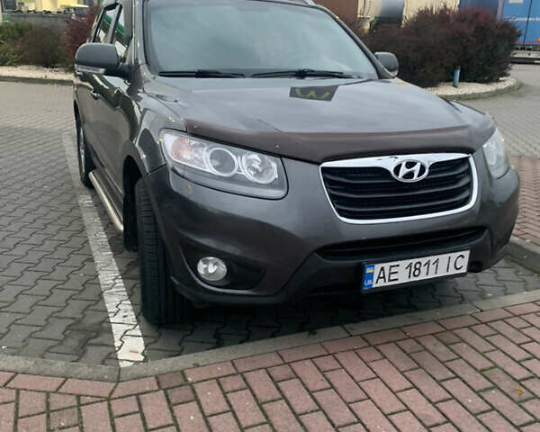 Хендай Санта Фе 2011 в Херсоне на Automoto.ua Серый Хендай Санта Фе, объемом двигателя 2.4 л и пробегом 185 тыс. км за 10800 $, фото 1 на Automoto.ua