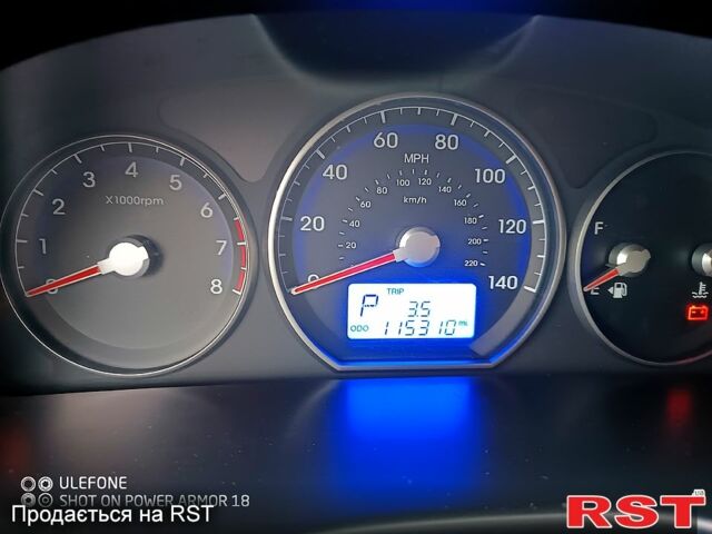 Серый Хендай Санта Фе, объемом двигателя 2.4 л и пробегом 185 тыс. км за 9500 $, фото 1 на Automoto.ua