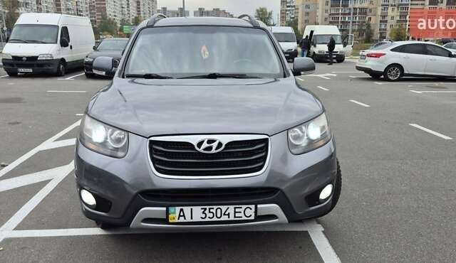 Серый Хендай Санта Фе, объемом двигателя 2.2 л и пробегом 308 тыс. км за 12200 $, фото 1 на Automoto.ua