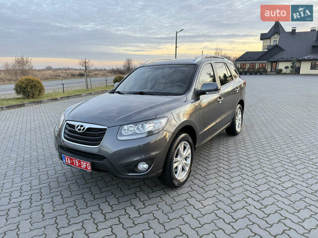 Серый Хендай Санта Фе, объемом двигателя 2 л и пробегом 227 тыс. км за 12900 $, фото 1 на Automoto.ua