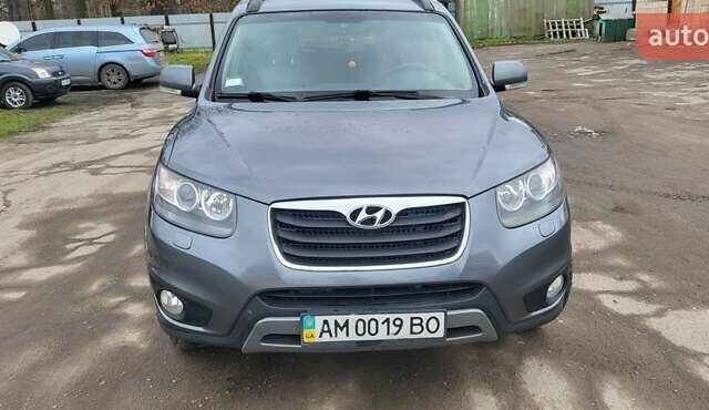 Сірий Хендай Санта Фе, об'ємом двигуна 2.2 л та пробігом 232 тис. км за 13500 $, фото 1 на Automoto.ua