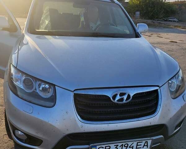 Хендай Санта Фе 2012 в Корюковке на Automoto.ua Серый Хендай Санта Фе, объемом двигателя 2.2 л и пробегом 254 тыс. км за 12500 $, фото 1 на Automoto.ua