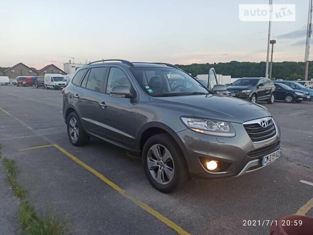 Сірий Хендай Санта Фе, об'ємом двигуна 2.2 л та пробігом 245 тис. км за 14100 $, фото 1 на Automoto.ua