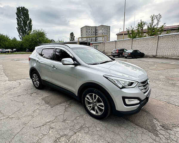 Серый Хендай Санта Фе, объемом двигателя 2 л и пробегом 250 тыс. км за 16000 $, фото 1 на Automoto.ua