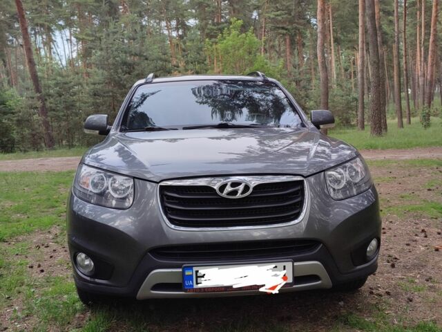 Серый Хендай Санта Фе, объемом двигателя 0 л и пробегом 300 тыс. км за 12000 $, фото 1 на Automoto.ua