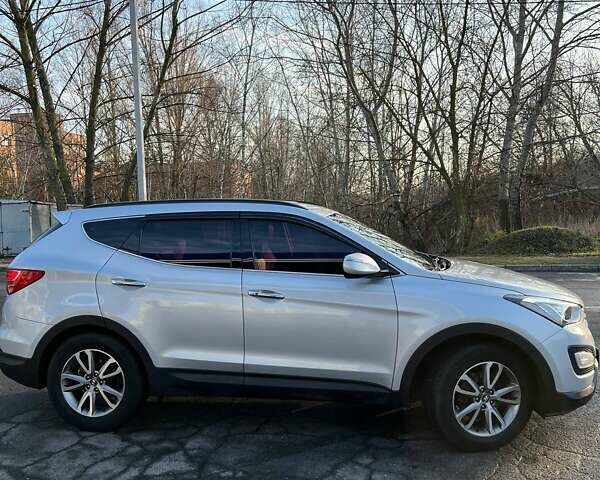 Серый Хендай Санта Фе, объемом двигателя 2 л и пробегом 247 тыс. км за 15500 $, фото 1 на Automoto.ua