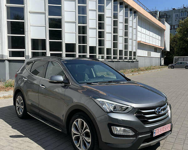 Серый Хендай Санта Фе, объемом двигателя 2.2 л и пробегом 150 тыс. км за 19200 $, фото 1 на Automoto.ua