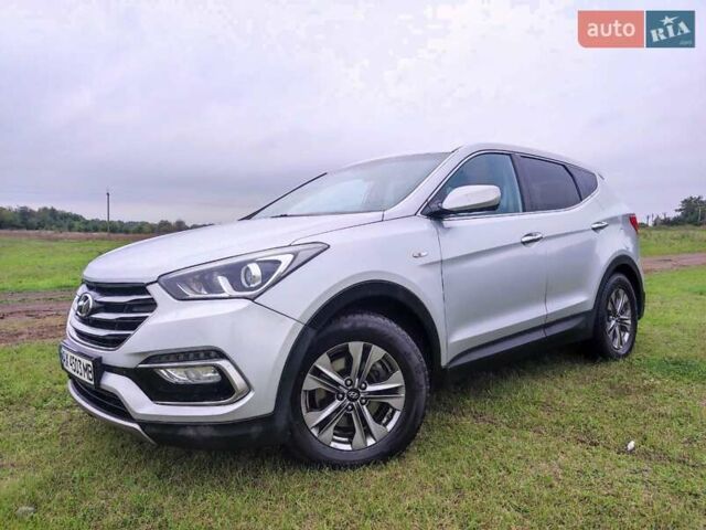 Серый Хендай Санта Фе, объемом двигателя 2.4 л и пробегом 110 тыс. км за 15500 $, фото 1 на Automoto.ua