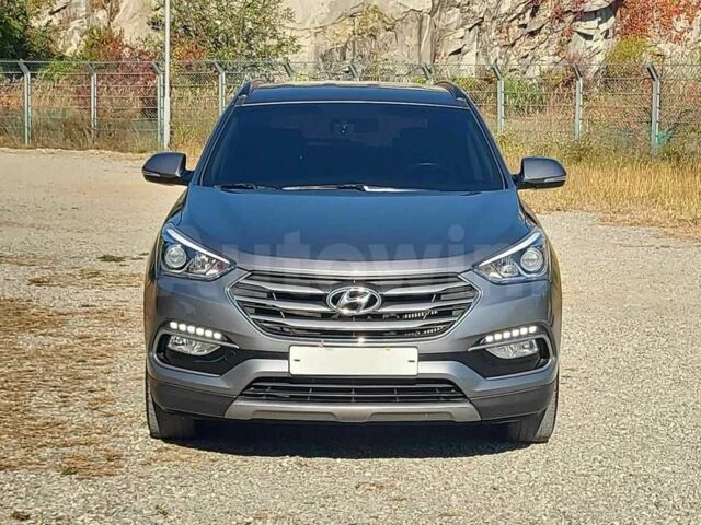Серый Хендай Санта Фе, объемом двигателя 2 л и пробегом 54 тыс. км за 11700 $, фото 1 на Automoto.ua