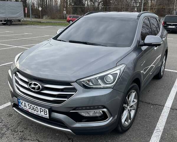 Серый Хендай Санта Фе, объемом двигателя 2 л и пробегом 160 тыс. км за 19700 $, фото 1 на Automoto.ua
