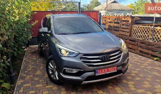Серый Хендай Санта Фе, объемом двигателя 2 л и пробегом 182 тыс. км за 19900 $, фото 1 на Automoto.ua