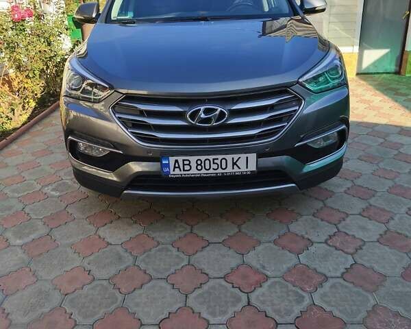 Серый Хендай Санта Фе, объемом двигателя 2.2 л и пробегом 200 тыс. км за 21000 $, фото 1 на Automoto.ua