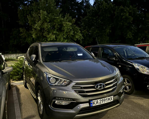 Серый Хендай Санта Фе, объемом двигателя 2 л и пробегом 169 тыс. км за 19900 $, фото 1 на Automoto.ua