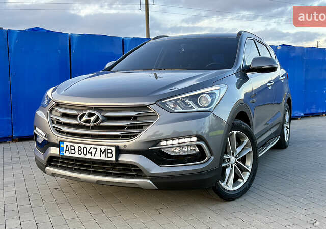 Серый Хендай Санта Фе, объемом двигателя 2 л и пробегом 214 тыс. км за 18700 $, фото 1 на Automoto.ua