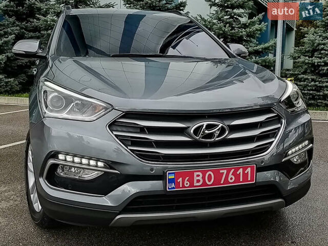 Серый Хендай Санта Фе, объемом двигателя 2 л и пробегом 187 тыс. км за 21555 $, фото 1 на Automoto.ua