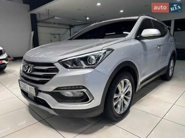 Серый Хендай Санта Фе, объемом двигателя 2 л и пробегом 155 тыс. км за 20500 $, фото 1 на Automoto.ua