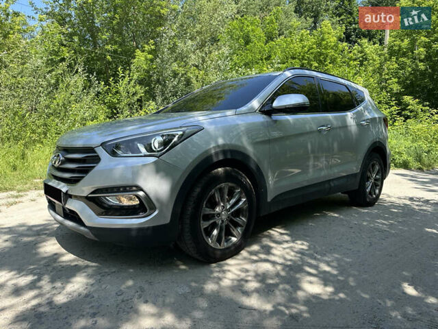 Серый Хендай Санта Фе, объемом двигателя 2 л и пробегом 150 тыс. км за 21899 $, фото 1 на Automoto.ua
