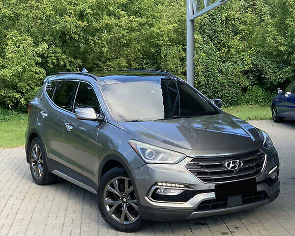 Серый Хендай Санта Фе, объемом двигателя 2 л и пробегом 126 тыс. км за 16900 $, фото 1 на Automoto.ua