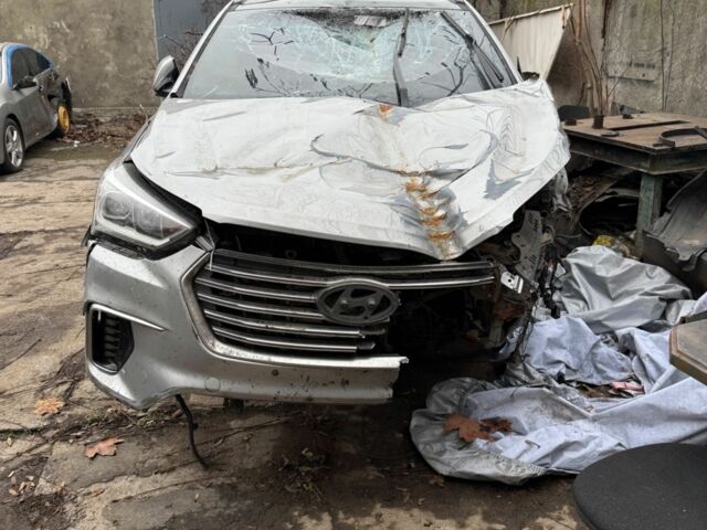 Сірий Хендай Санта Фе, об'ємом двигуна 3.3 л та пробігом 92 тис. км за 7000 $, фото 1 на Automoto.ua