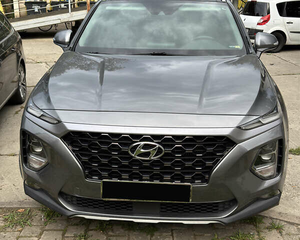 Серый Хендай Санта Фе, объемом двигателя 2 л и пробегом 138 тыс. км за 28900 $, фото 1 на Automoto.ua