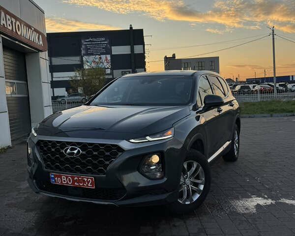 Серый Хендай Санта Фе, объемом двигателя 2.36 л и пробегом 170 тыс. км за 18600 $, фото 1 на Automoto.ua