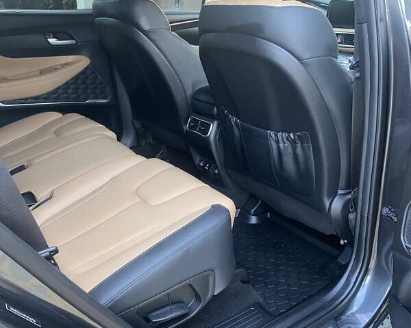 Серый Хендай Санта Фе, объемом двигателя 2.5 л и пробегом 22 тыс. км за 42000 $, фото 1 на Automoto.ua