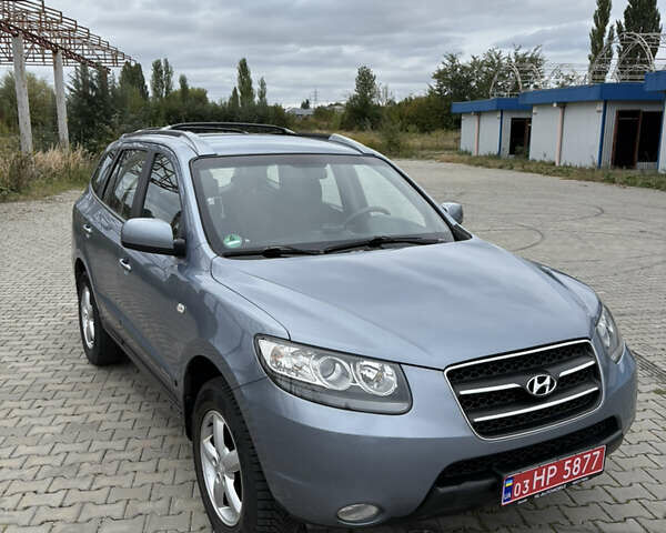 Синий Хендай Санта Фе, объемом двигателя 2.2 л и пробегом 136 тыс. км за 10000 $, фото 1 на Automoto.ua
