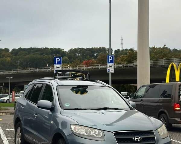 Синий Хендай Санта Фе, объемом двигателя 2.19 л и пробегом 320 тыс. км за 9500 $, фото 1 на Automoto.ua