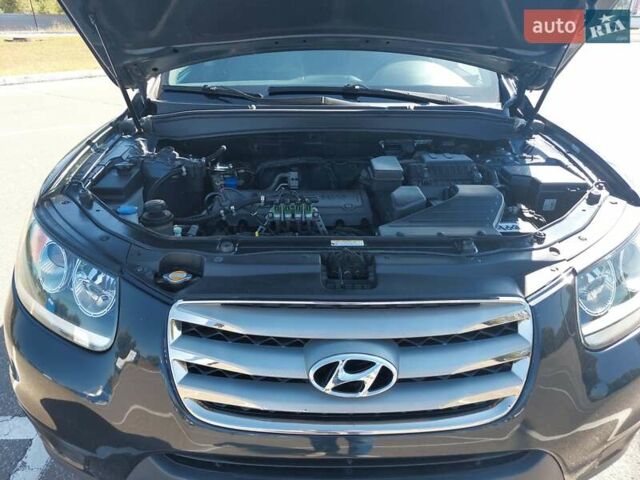 Синий Хендай Санта Фе, объемом двигателя 2.4 л и пробегом 153 тыс. км за 13977 $, фото 1 на Automoto.ua