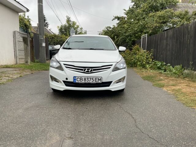 Белый Хендай Соларис, объемом двигателя 1.6 л и пробегом 260 тыс. км за 5500 $, фото 1 на Automoto.ua