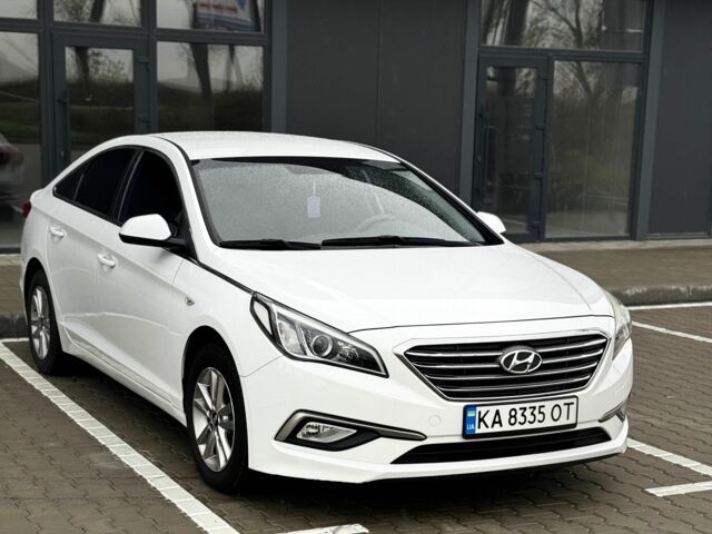 Белый Хендай Соларис, объемом двигателя 2 л и пробегом 387 тыс. км за 263 $, фото 1 на Automoto.ua