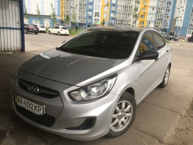 Серый Хендай Соларис, объемом двигателя 1.4 л и пробегом 125 тыс. км за 6500 $, фото 1 на Automoto.ua