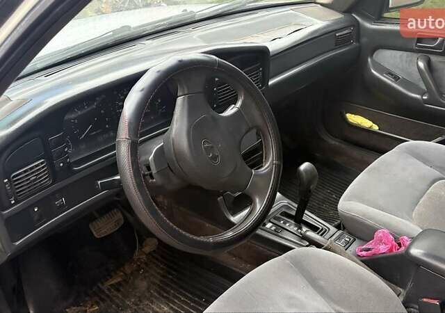 Белый Хендай Соната, объемом двигателя 2 л и пробегом 237 тыс. км за 1000 $, фото 1 на Automoto.ua