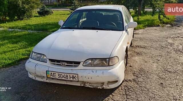 Белый Хендай Соната, объемом двигателя 1.8 л и пробегом 250 тыс. км за 2200 $, фото 1 на Automoto.ua