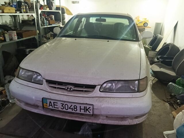 Белый Хендай Соната, объемом двигателя 1.8 л и пробегом 250 тыс. км за 1880 $, фото 1 на Automoto.ua
