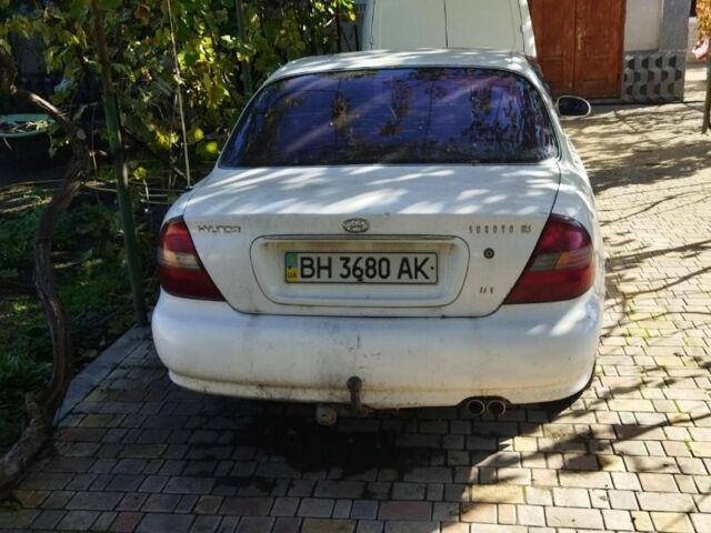 Білий Хендай Соната, об'ємом двигуна 2 л та пробігом 450 тис. км за 2000 $, фото 1 на Automoto.ua