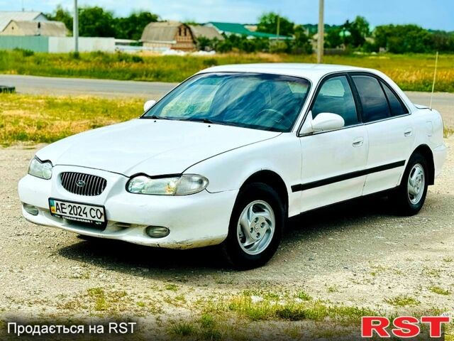 Белый Хендай Соната, объемом двигателя 2 л и пробегом 270 тыс. км за 1250 $, фото 1 на Automoto.ua