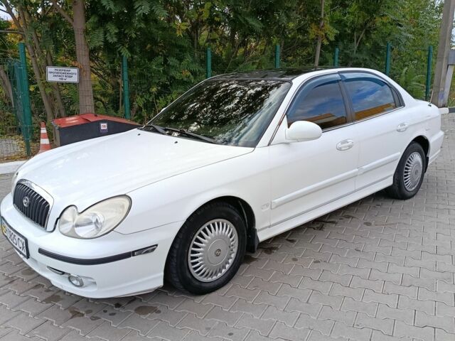 Белый Хендай Соната, объемом двигателя 2 л и пробегом 270 тыс. км за 2799 $, фото 1 на Automoto.ua