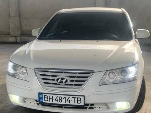 Белый Хендай Соната, объемом двигателя 2 л и пробегом 230 тыс. км за 6300 $, фото 1 на Automoto.ua