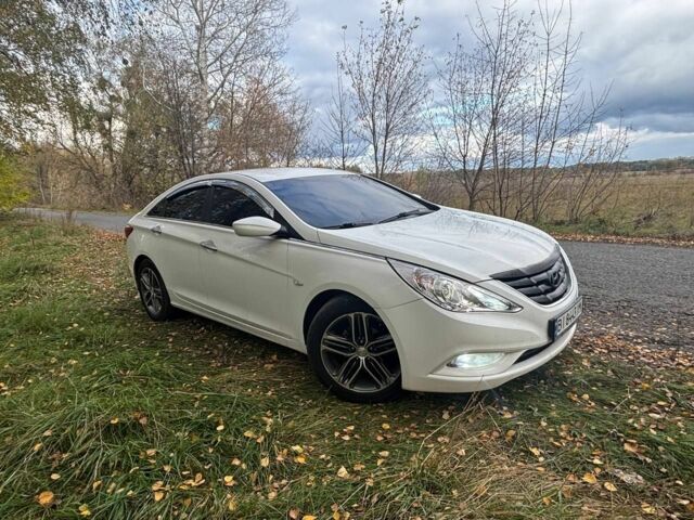 Білий Хендай Соната, об'ємом двигуна 2 л та пробігом 385 тис. км за 8750 $, фото 1 на Automoto.ua