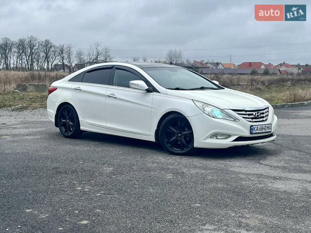 Білий Хендай Соната, об'ємом двигуна 2.4 л та пробігом 275 тис. км за 7600 $, фото 1 на Automoto.ua