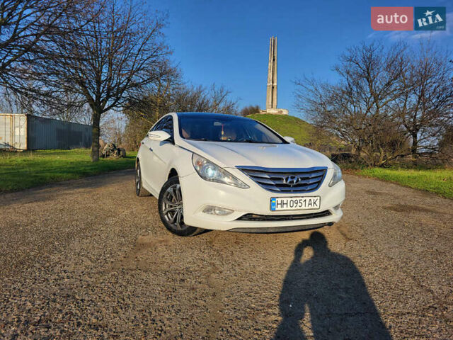 Білий Хендай Соната, об'ємом двигуна 2.4 л та пробігом 226 тис. км за 8000 $, фото 1 на Automoto.ua