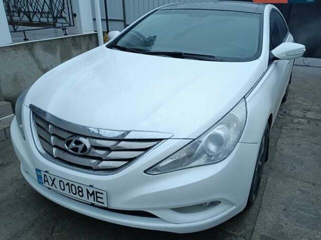 Білий Хендай Соната, об'ємом двигуна 2.36 л та пробігом 218 тис. км за 6700 $, фото 1 на Automoto.ua